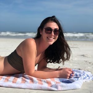 Meet your Posher, Alexis